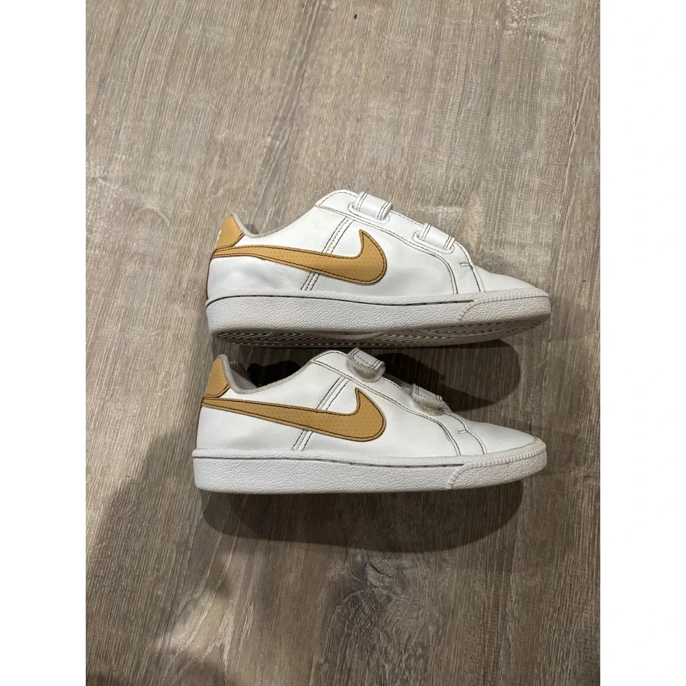 Nike Court Royale Sneakers White Gold Hook‎ and Loop Strap Youth Size 1.5